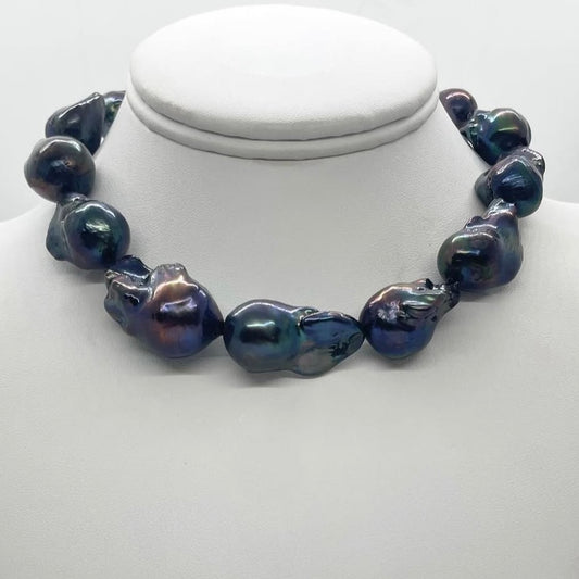 Necklace with dark blue pearls on a white mannequin bust